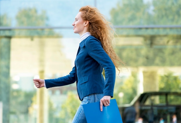 Free Photo sideways businesswoman walking confident