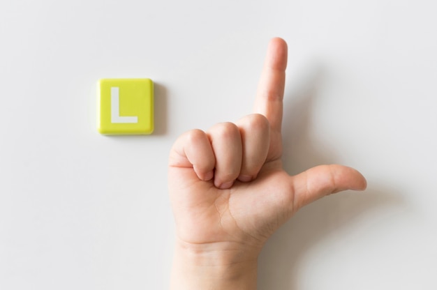 Free photo sign language hand showing letter l