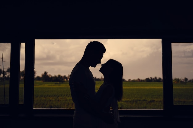 Free Photo silhouette of couple on sunset background