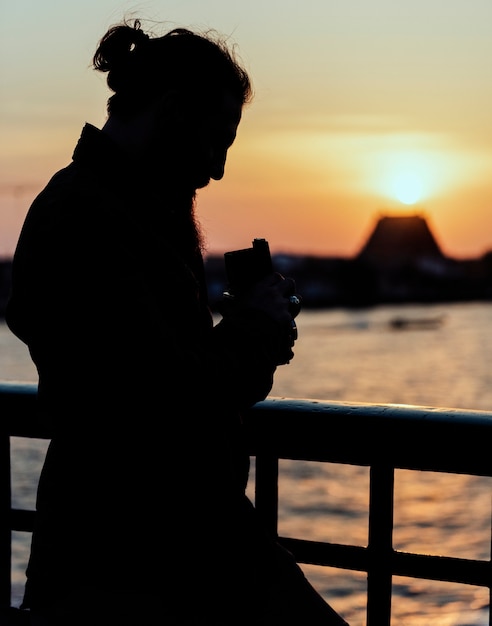 Free Photo silhouette of a photographer