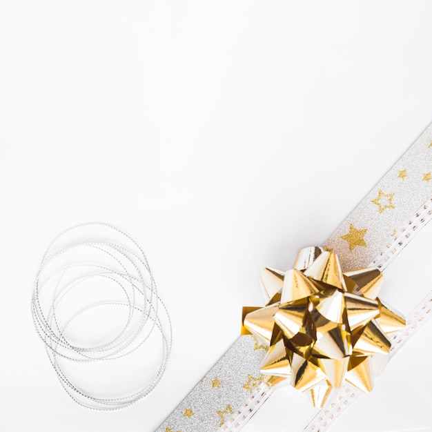 Free photo silver string and ribbon bow on white background