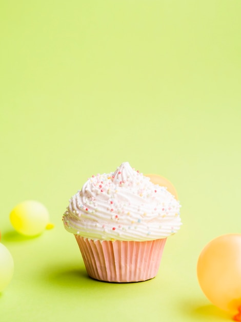 Simple birthday muffin and balloons