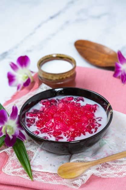 Simulated pomegranate in coconut syrup, cassava, Thai dessert.