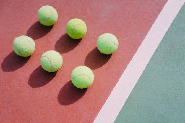 Six tennis balls in symmetry