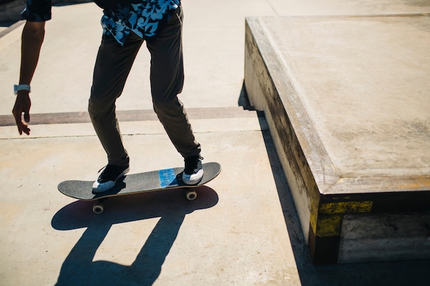 Free photo skater's legs after jumping