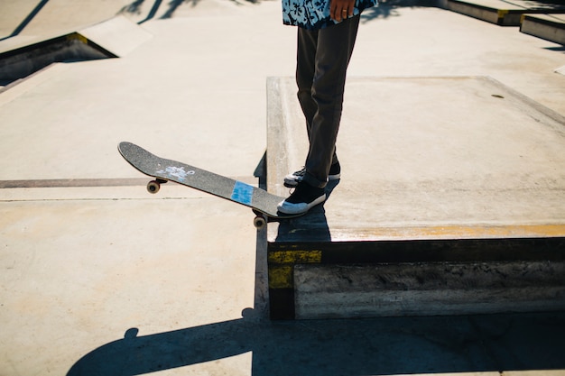 Skater's legs ready to make a trick