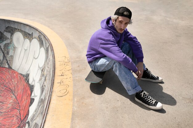 Skater wearing trucker hat