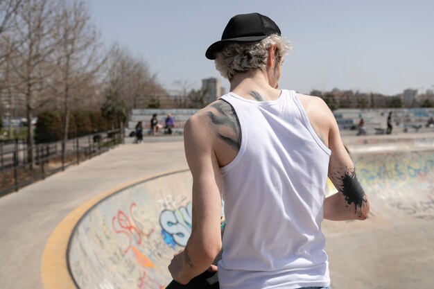 Skater wearing trucker hat