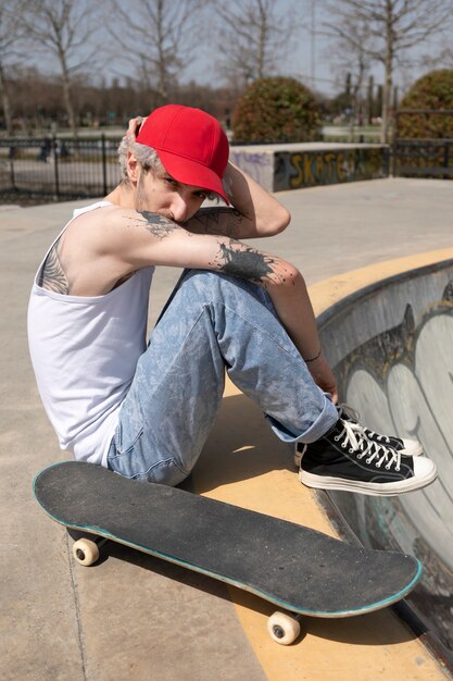 Skater wearing trucker hat