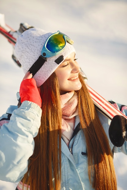 Free photo skier on a mountain slope posing against a background of snow-capped mountains