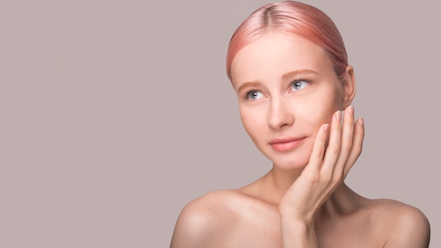 Free photo skin care concept with beautiful woman