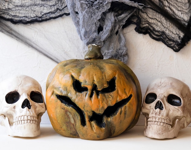 Free photo skulls near creepy jack-o-lantern