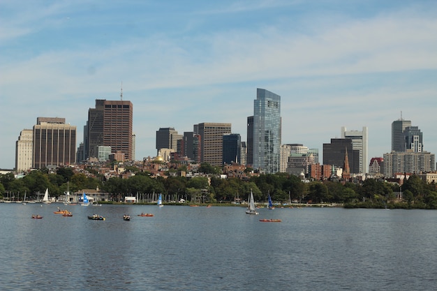 Free Photo skyline picture of boats sailing in the water near a big city on a sunny day