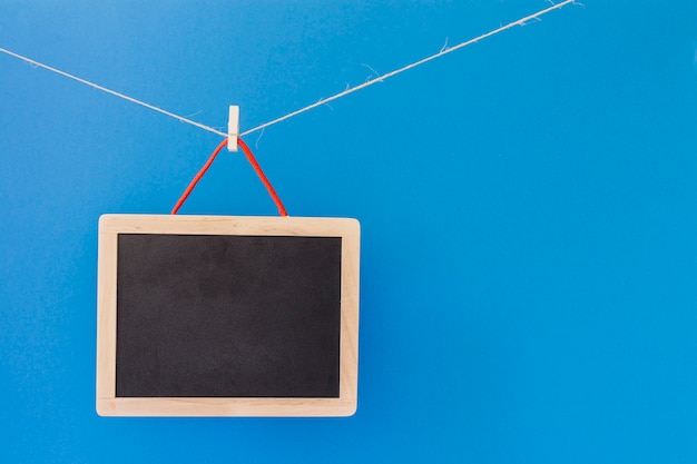 Free photo slate hanging on clothesline