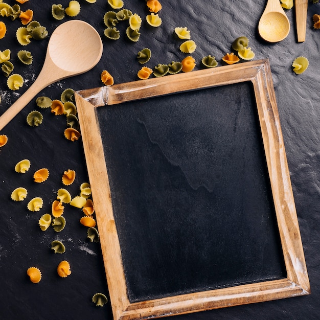 Free Photo slate and pasta