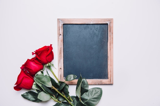 Free photo slate and three roses