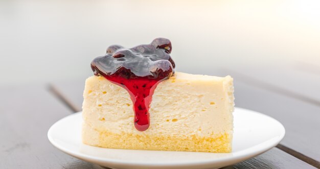 Free photo slice of  cheesecake