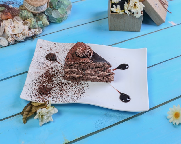 Free Photo a slice of chocolate cake with cocoa powder.