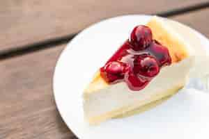 Free photo slice of new york cheesecake