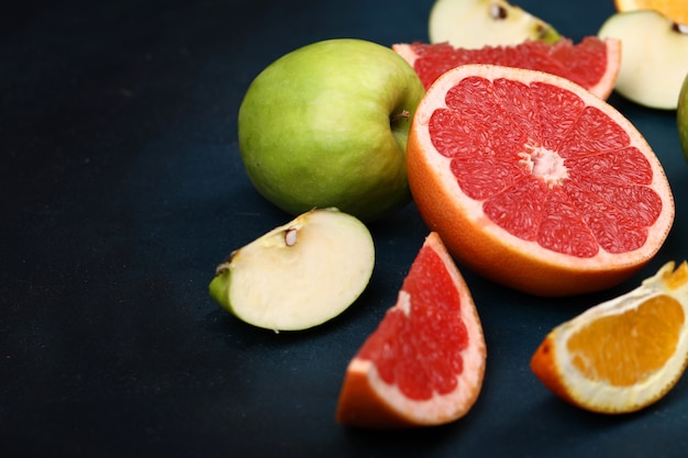 Sliced oranges, grapefruit and green apples.