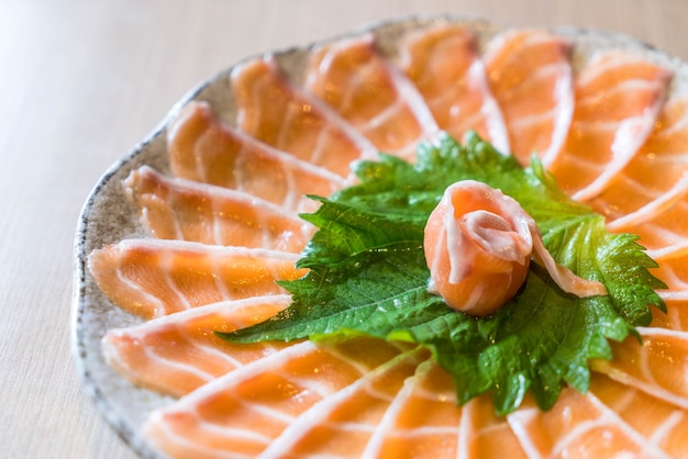 Free photo sliced salmon sashimi