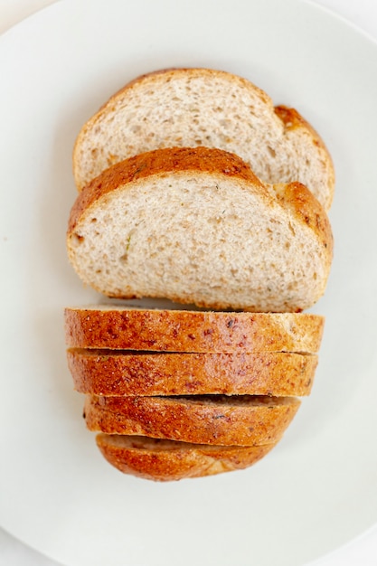 Free Photo slices of bread on white plate top view