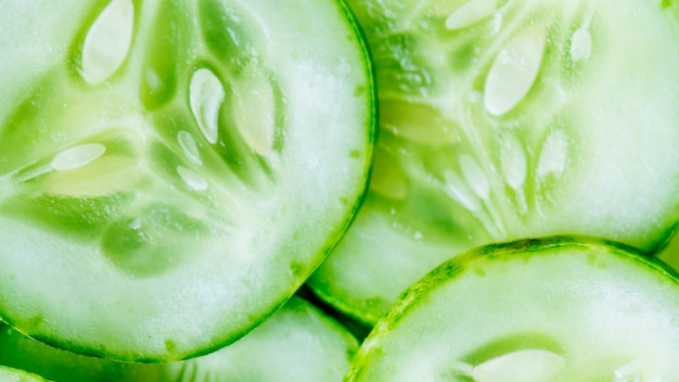 Free photo slices of freshly cut cucumber