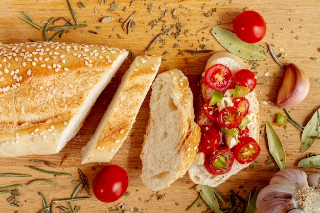 Free Photo slices of white bread with tomatoes