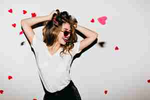 Free photo slim woman in glamorous sunglasses laughing on white wall