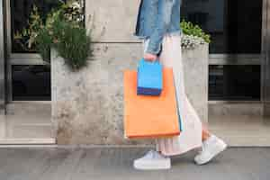 Free photo slim woman with shopping bags