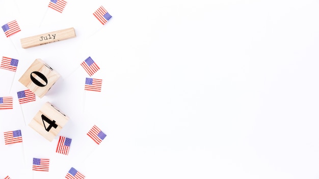 Small banners with image of American flag and independence date