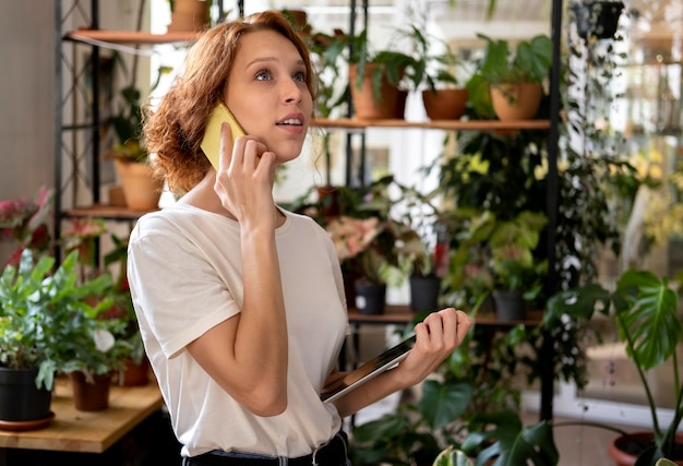 Free photo small business manager in her workshop