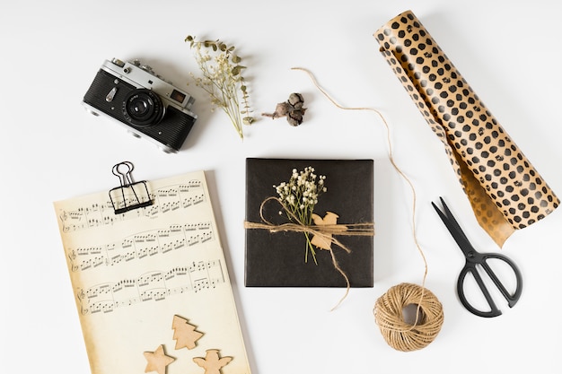 Free photo small gift box with music notes on paper