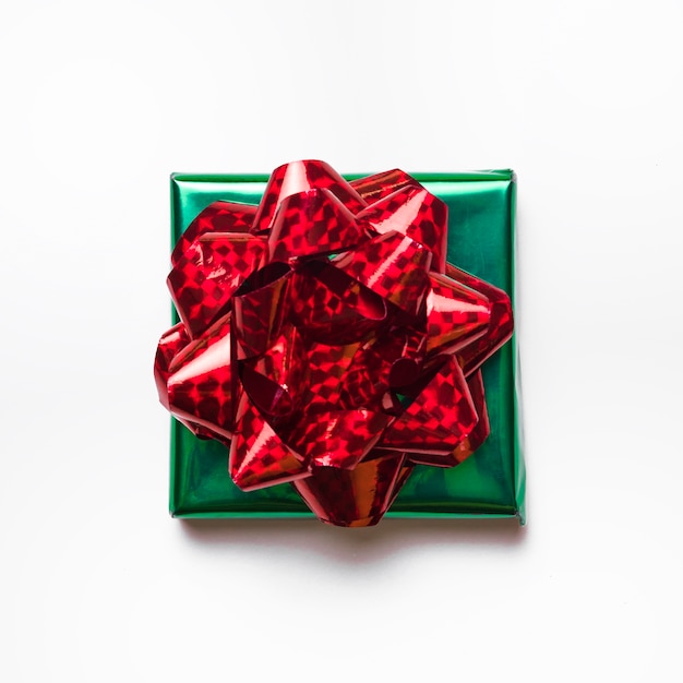 Free photo small green gift box with bow