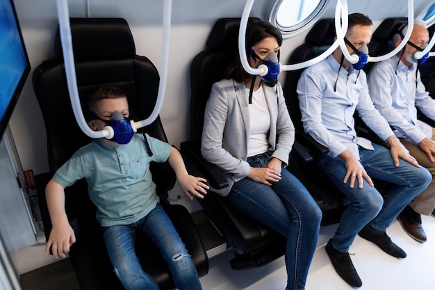 Free photo small group of people wearing masks while having hyperbaric oxygen therapy at clinic focus is on woman