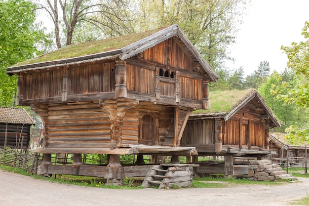 Free photo small houses in norway mountain.