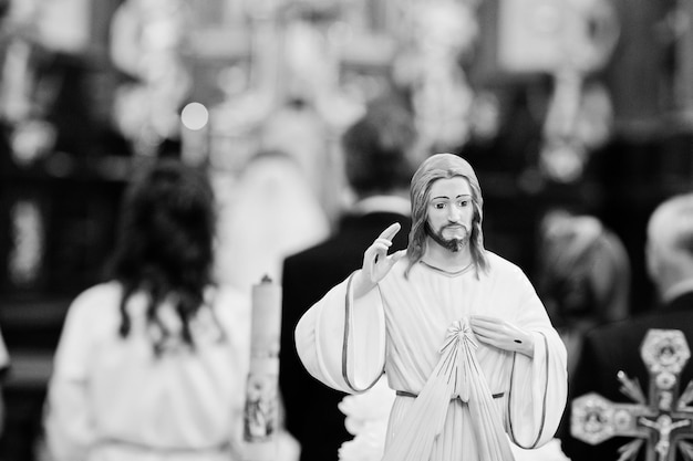 Free Photo small statue of jesus christ at church black and white photo