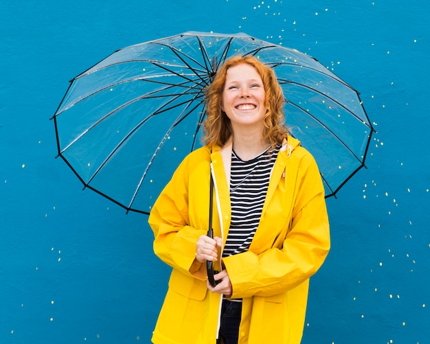 Free photo smiley girl blue background