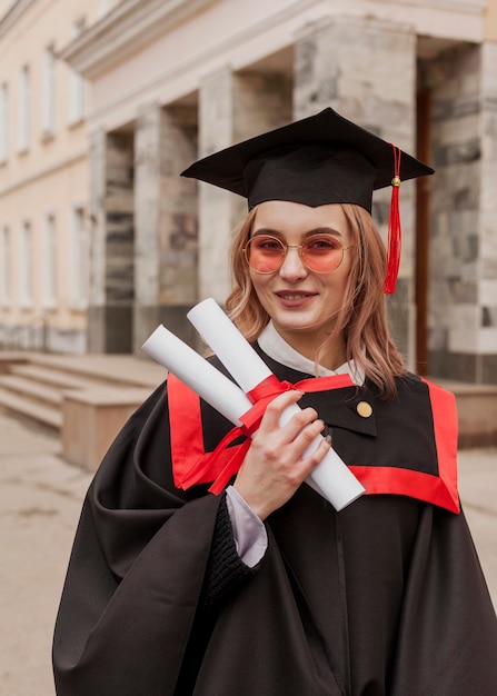 Free photo smiley girl at graduation