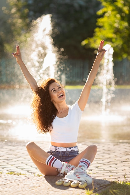 Free photo smiley girl posing with hers arms up