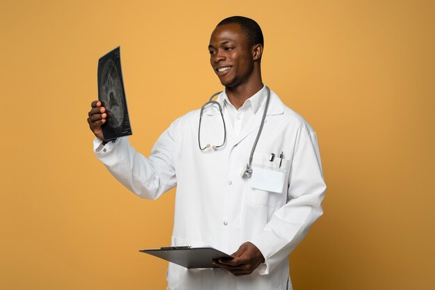 Smiley man with radiography side view