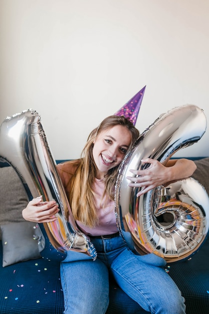 Free photo smiley teenager celebrating birthday