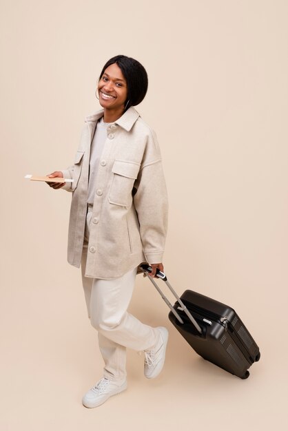 Smiley woman ready to travel full shot