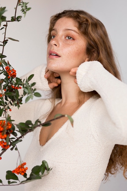 Free photo smiley woman wearing a white blouse