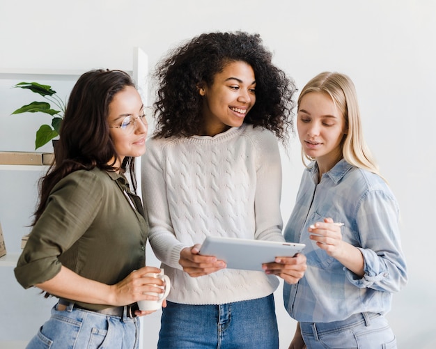 Free Photo smiley womens looking on table