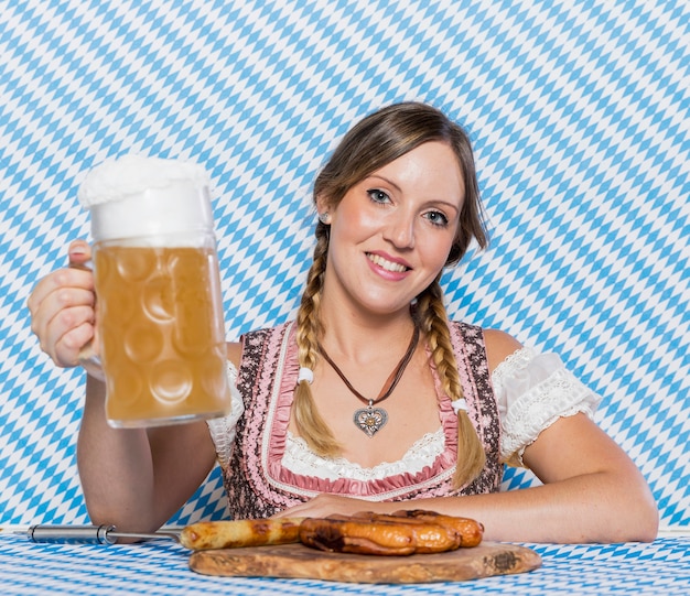 Free photo smiley young girl with bavarian snacks