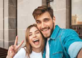 Free photo smiling beautiful girl and her handsome boyfriend in casual summer clothes.