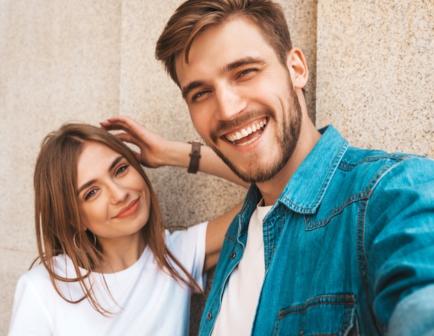 Free photo smiling beautiful girl and her handsome boyfriend in casual summer clothes.