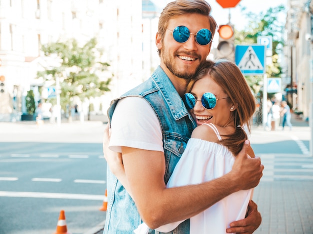 Free photo smiling beautiful girl and her handsome boyfriend.