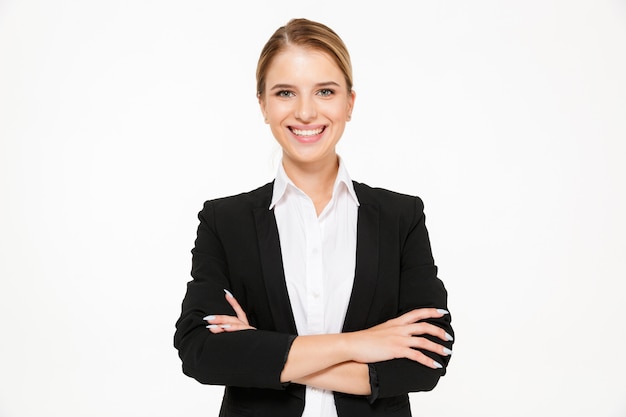 Free photo smiling blonde business woman posing with crossed arms